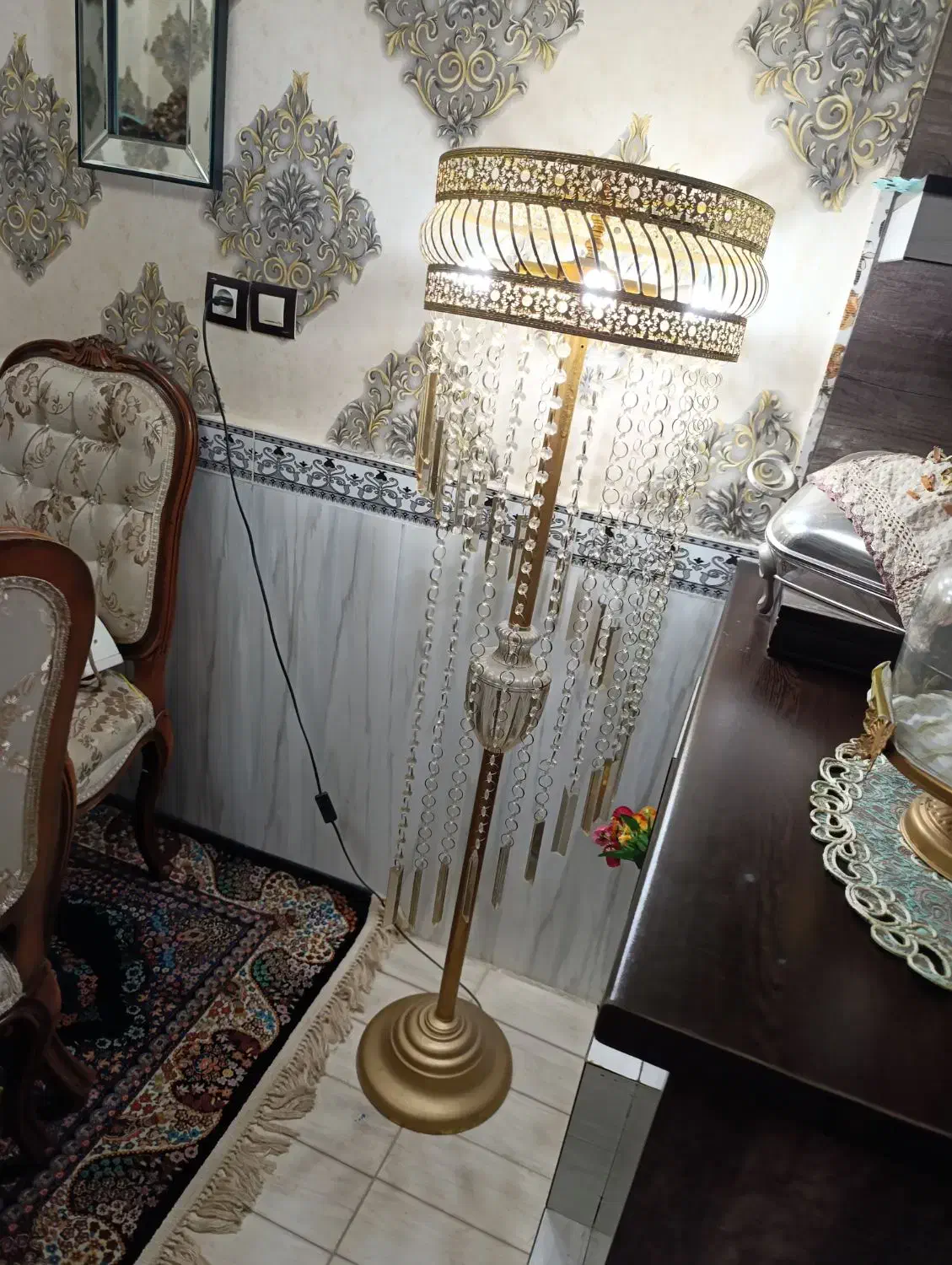 آباژور ایستاده طلایی|چراغ خواب و آباژور|بهارستان, |دیوار