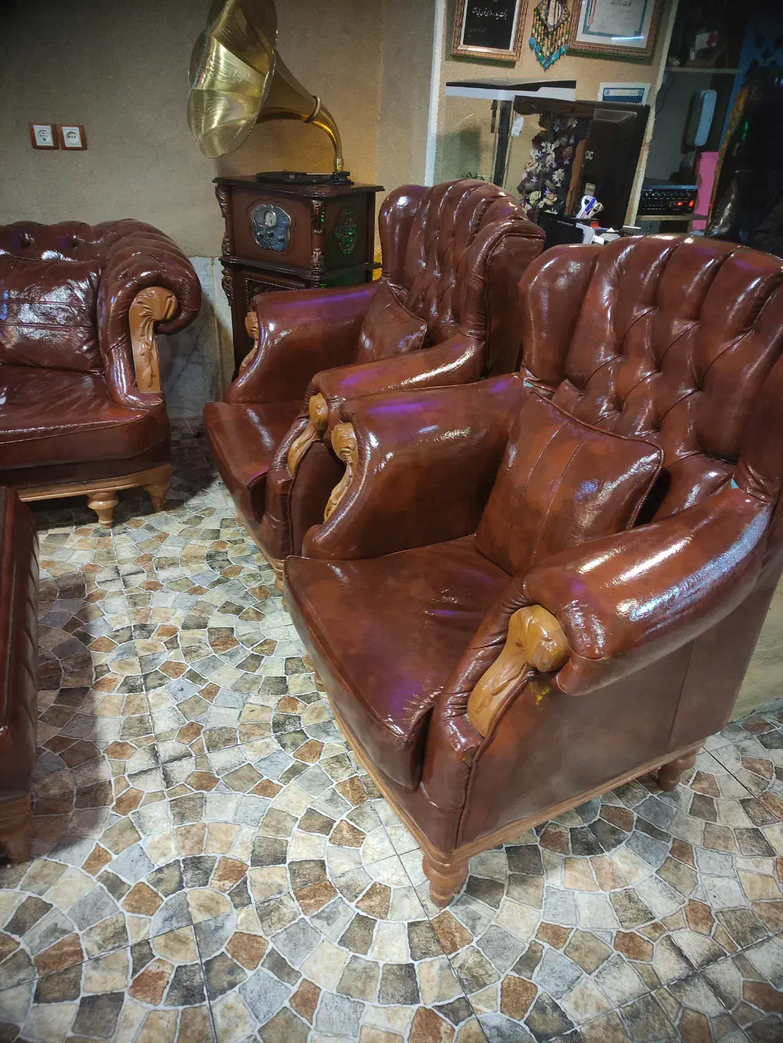 مبل چرمی پنج نفره|مبلمان خانگی و میز عسلی|شهرضا, |دیوار