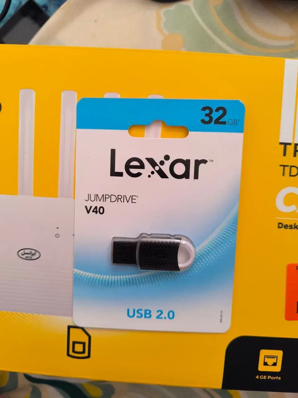 فلش مموری USB 2.0 لکسار مدل V40 ظرفیت 32 گیگابایت|قطعات و لوازم جانبی رایانه|سرپل ذهاب, |دیوار