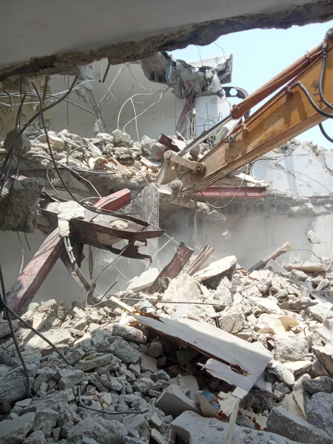 تخریب و بازسازی وحمل نخاله|خدمات پیشه و مهارت|کیش, |دیوار