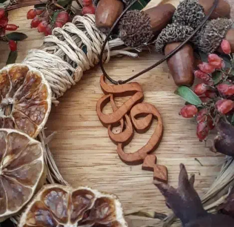 ساخت گردنبند چوبی با طرح و اسم دلخواه|بدلیجات|کرج, مصباح|دیوار