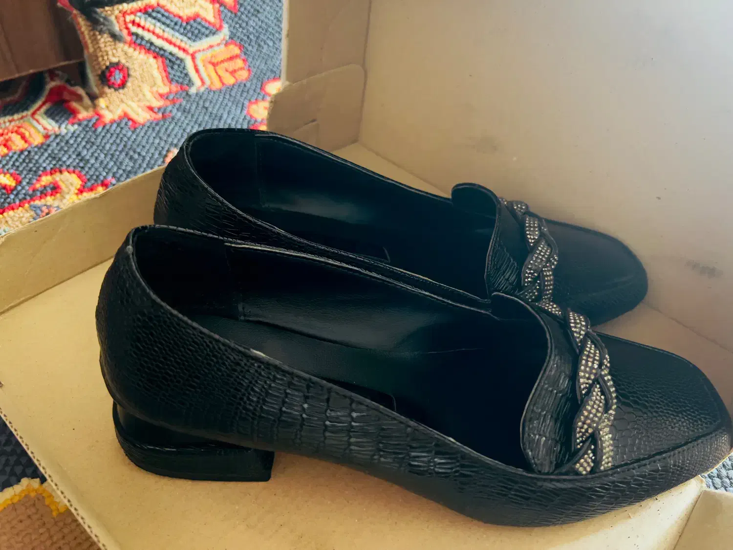 تخته وایت برد و پایه و کفش های در حد نو|لوازم التحریر|ساوه, |دیوار