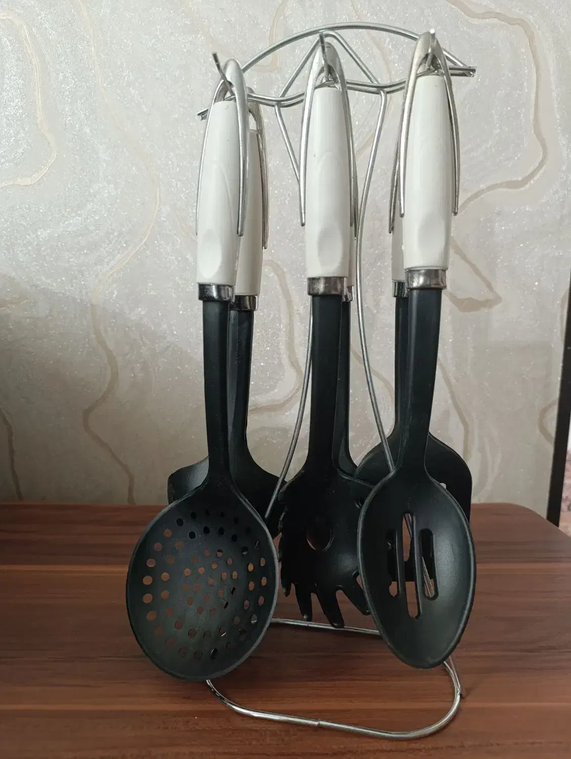 کفگیر و ملاقه استفاده نشده.|ظروف پخت‌وپز|بیجار, |دیوار