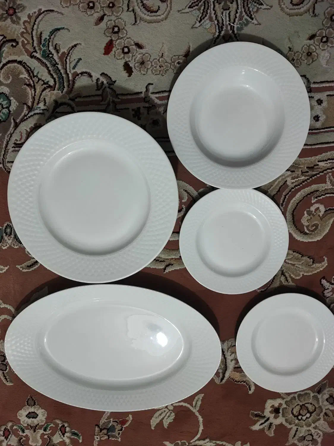 تعدادی ظروف چینی و قابلمه روحی درب چاقو|ظروف سرو و پذیرایی|ری, شهادت|دیوار