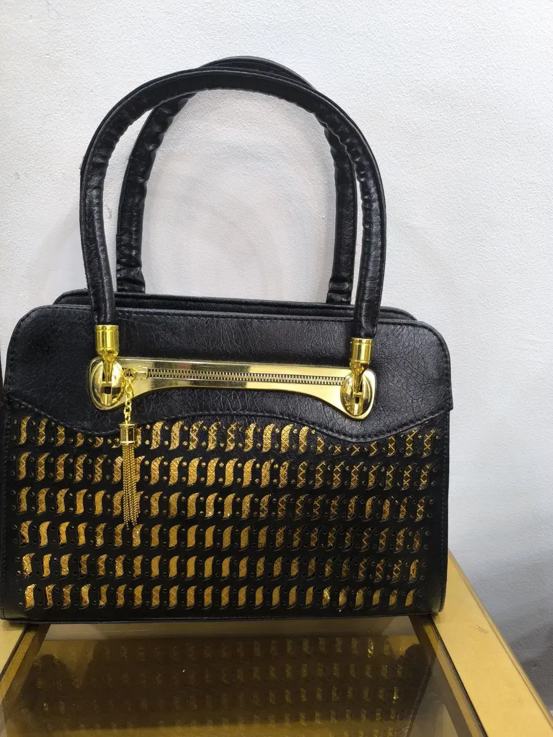 کیف|کیف، کفش، کمربند|دورود, |دیوار