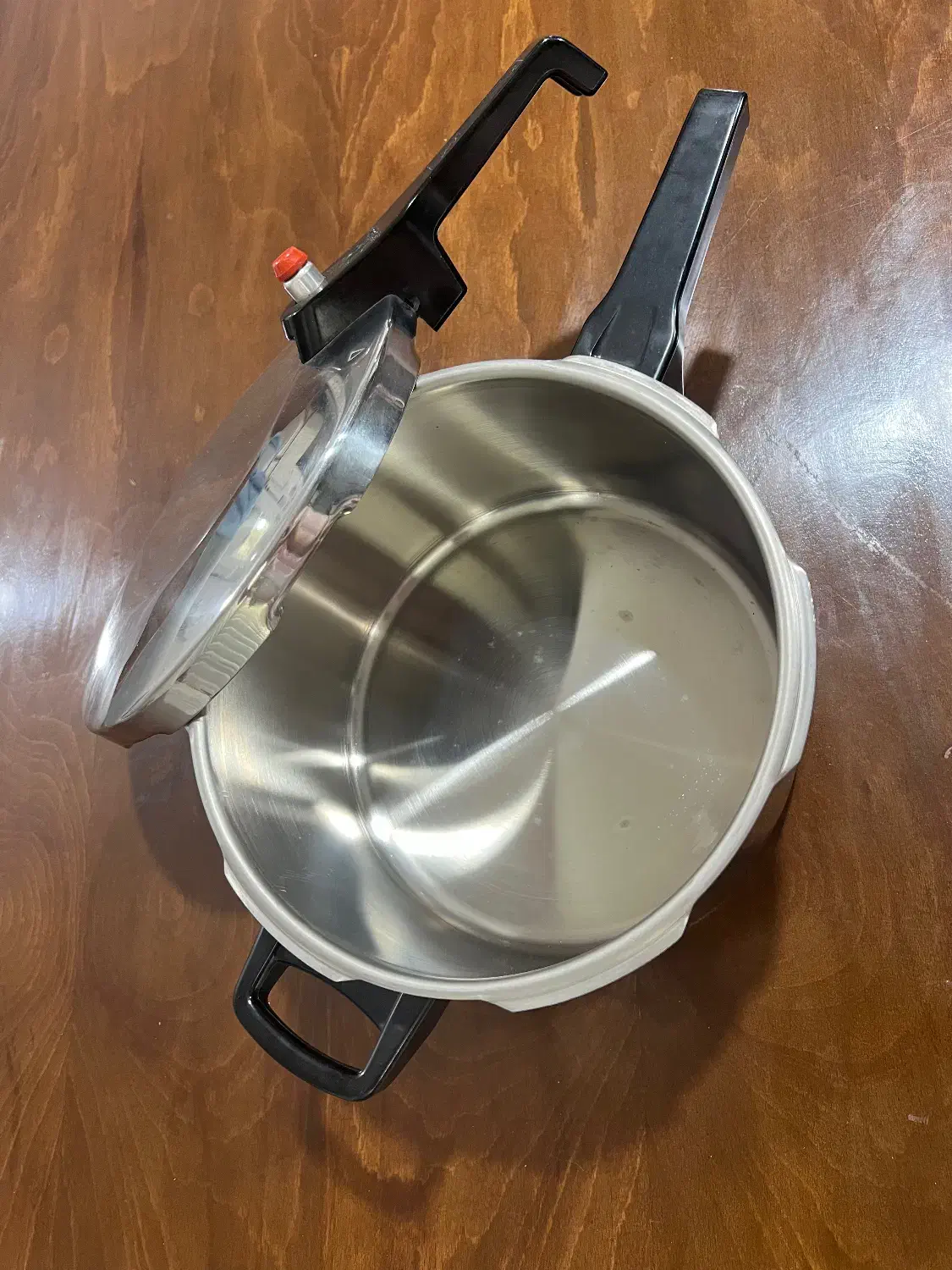 زودپز|ظروف پخت‌وپز|رشت, کوی جام جم|دیوار