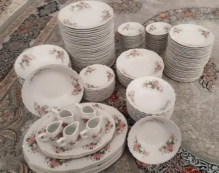 ظروف چینی گل قرمز 5 ستاره|ظروف سرو و پذیرایی|اصفهان, ارزنان|دیوار