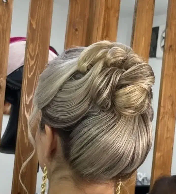 شنیون‌کار حرفه‌ای‌درصدی اموزش.اماده‌همکاری‌باسالن|خدمات آرایشگری و زیبایی|مشهد, ایثار|دیوار