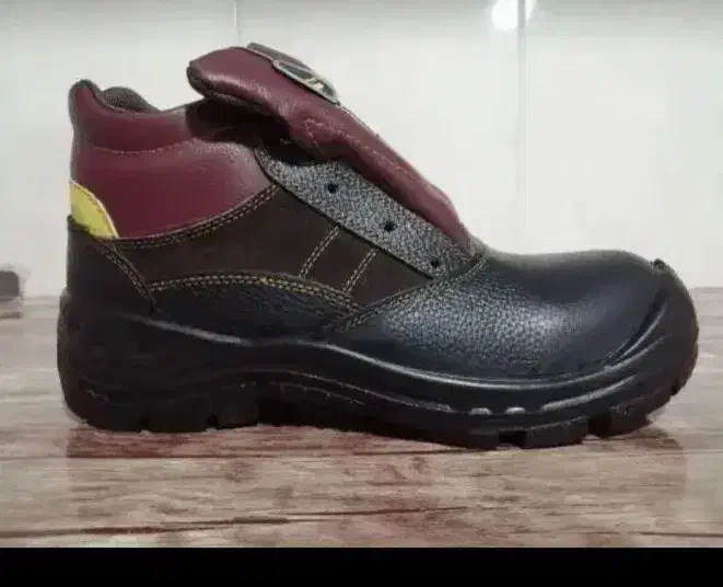 کفش ایمنی|کیف، کفش، کمربند|آباده, |دیوار