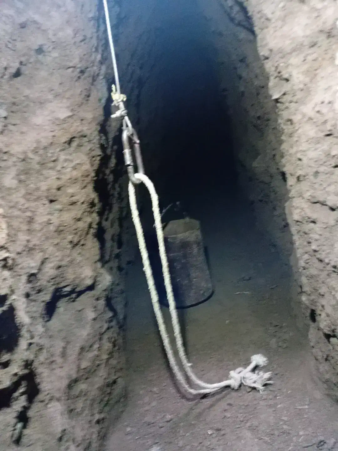 چاه کن مغنی|خدمات پیشه و مهارت|شهریار, کردزار|دیوار