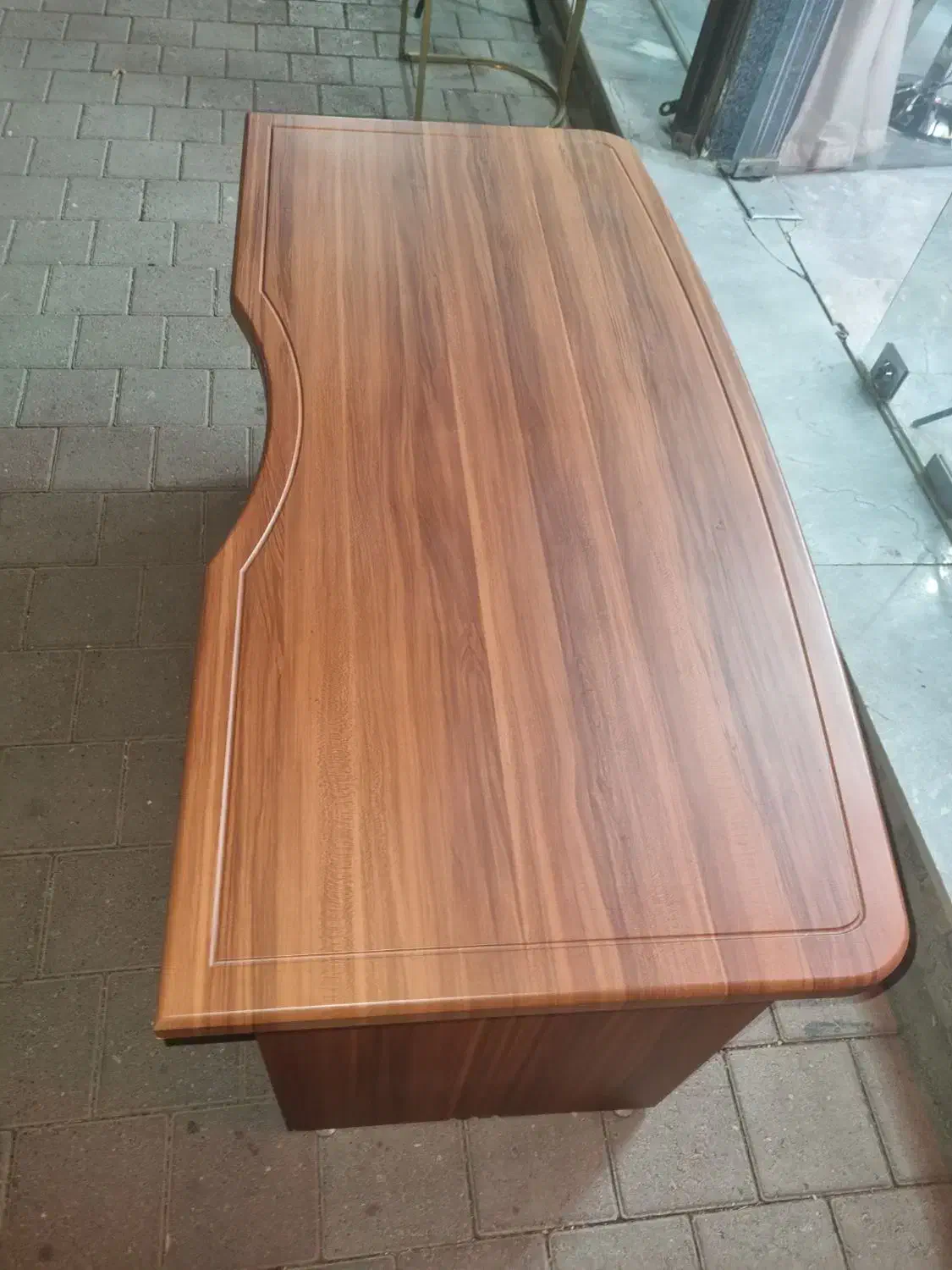 میز مدیریت تمام وکیوم و میز هایگلاس ال دار|دفتر کار|سقز, |دیوار