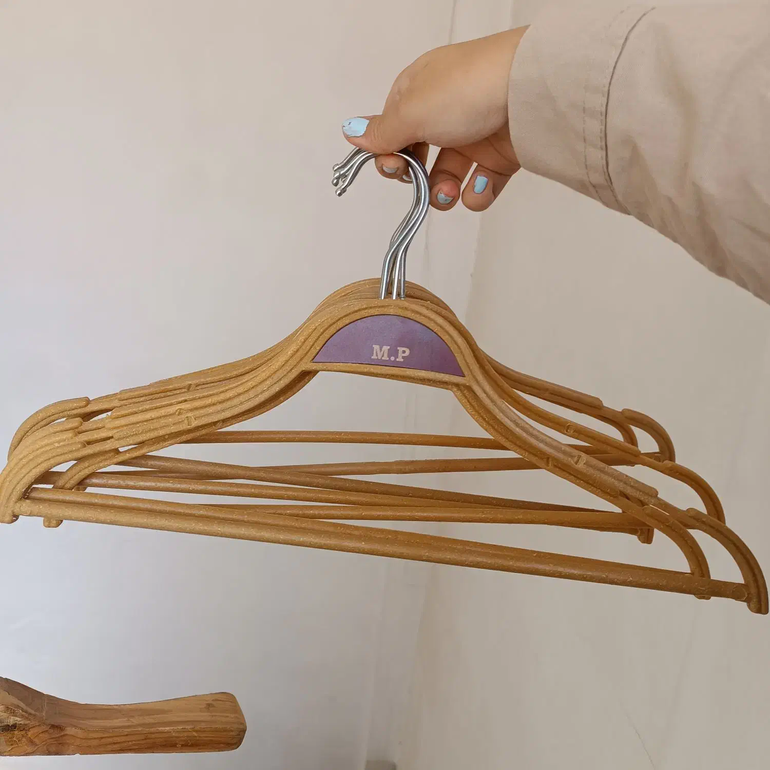 چوبکار، چوب لباسی|بندرخت و رخت‌آویز|قم, بنیاد|دیوار