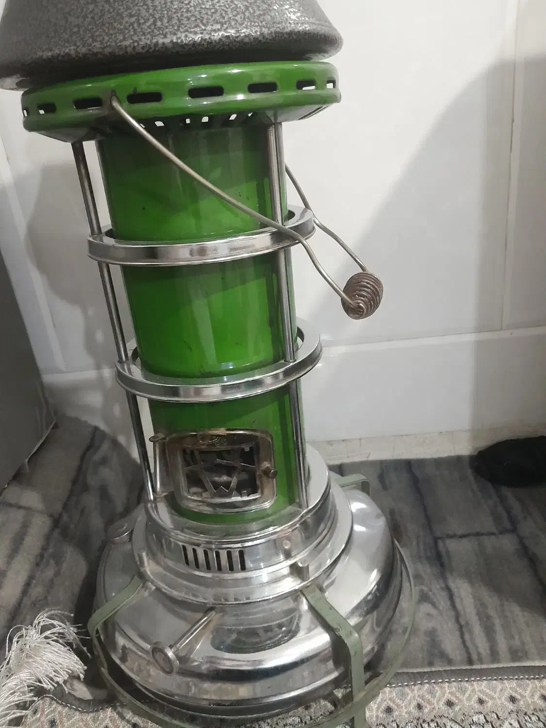 چراغ نفتی|کلکسیون اشیاء عتیقه|قم, ولیعصر|دیوار