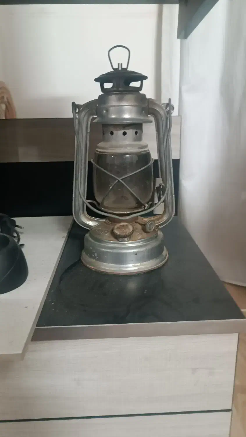 فانوس وعلا الدین|کلکسیون اشیاء عتیقه|یزد, |دیوار