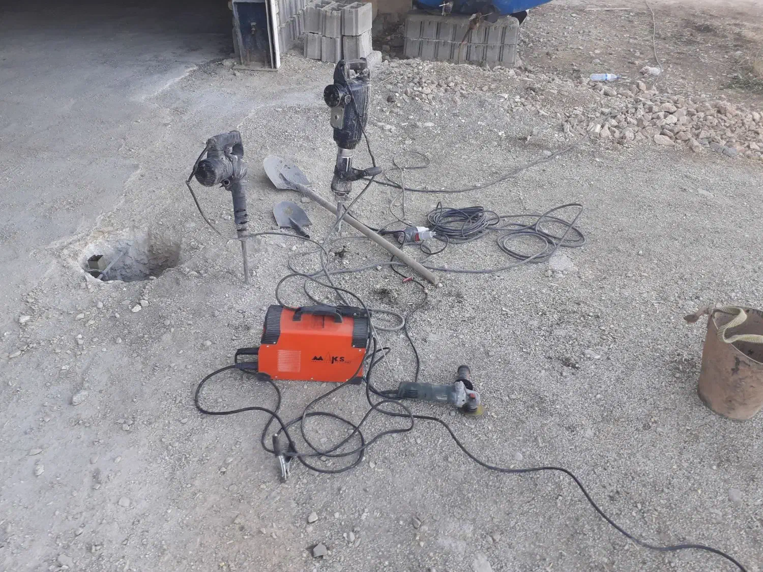 تخریب ساختمان کلی وجزیی حفاری چاه وچاله|خدمات پیشه و مهارت|سرپل ذهاب, |دیوار