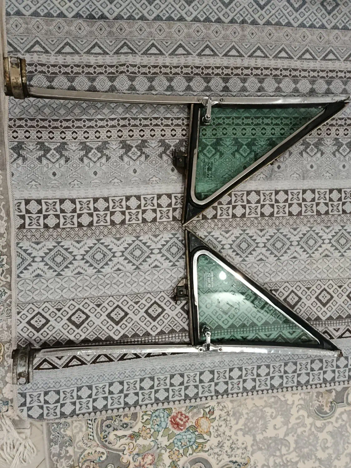 لچکی شیشه جلو پیکان|قطعات یدکی و لوازم جانبی|اندیشه, اندیشه فاز ۴|دیوار