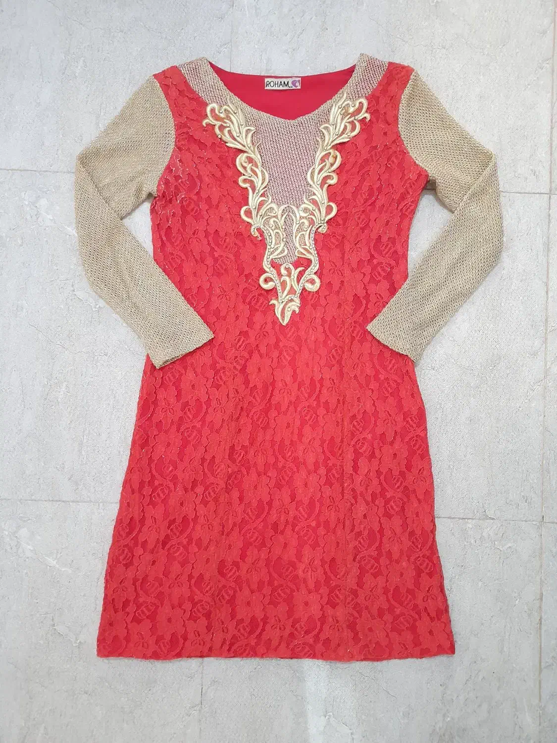 پیراهن مجلسی|لباس|لاهیجان, لیالستان|دیوار