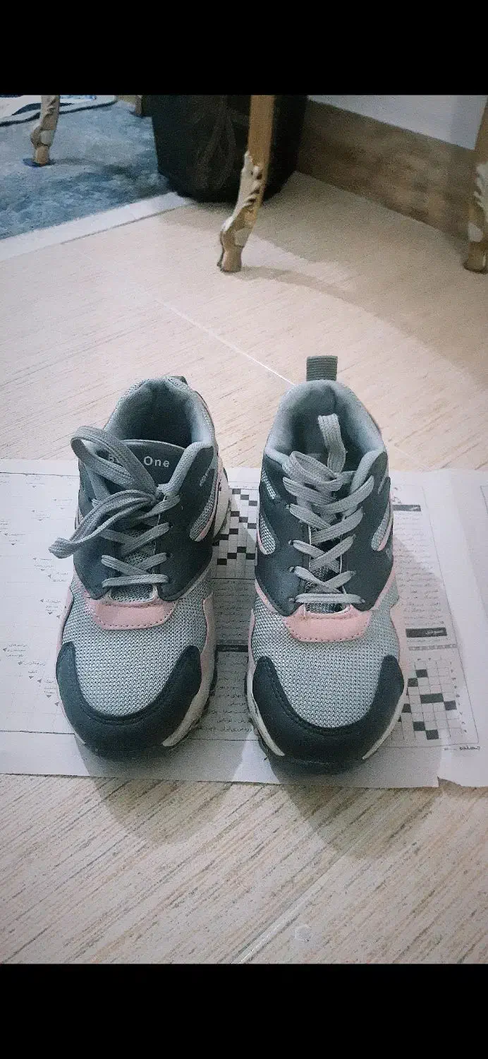 کتونی|کیف، کفش، کمربند|رشت, رودبارتان|دیوار