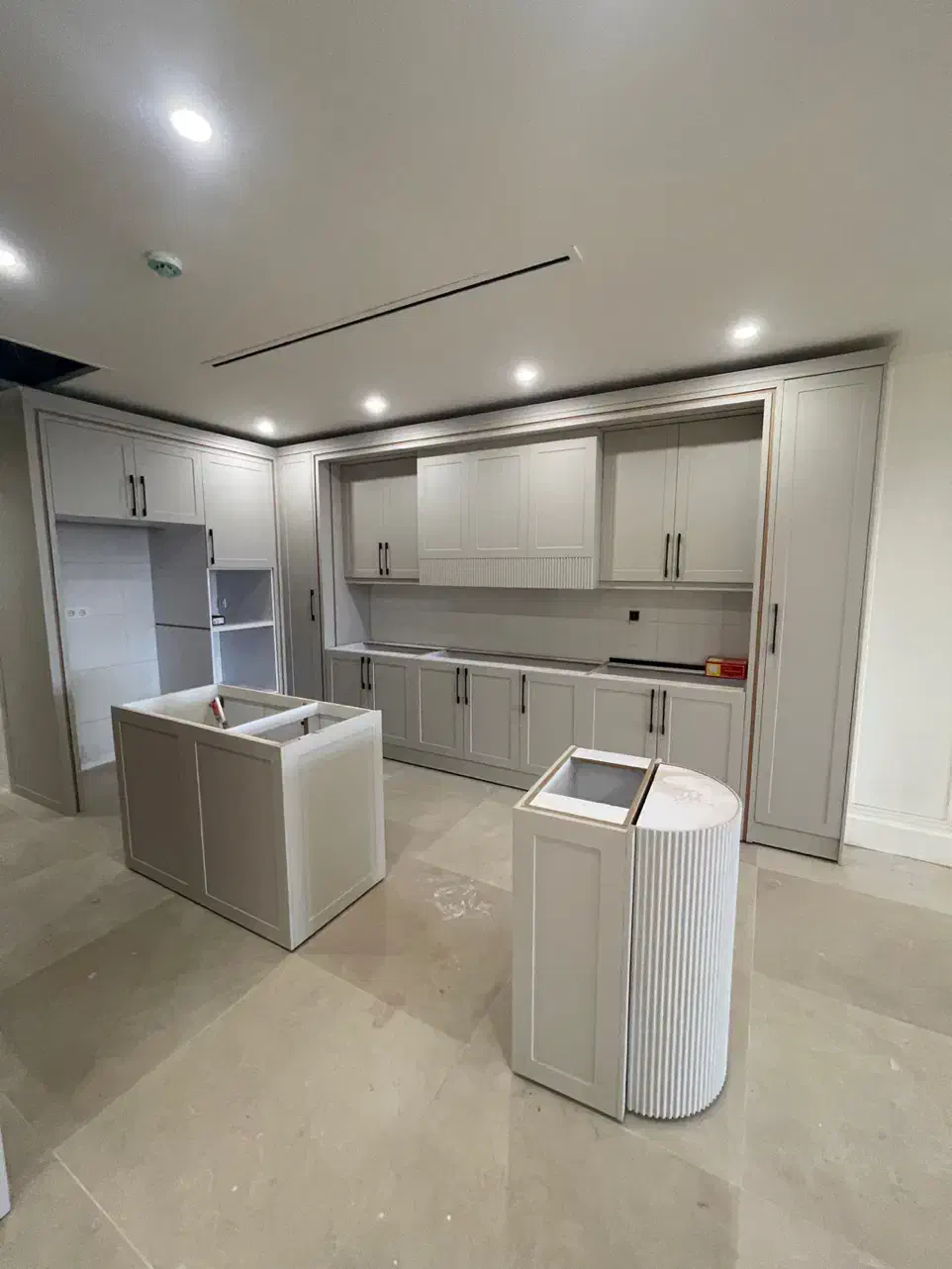 جذب شاگرد کارآموز مونتاژ و نصب کابینت و کمد دیواری|استخدام صنعتی، فنی، مهندسی|یزد, |دیوار