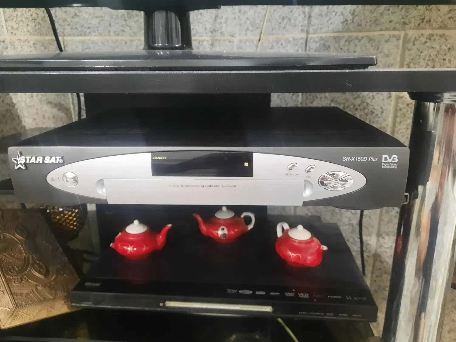 یک عدد دستگاه|تلویزیون و پروژکتور|حمیدیا, |دیوار