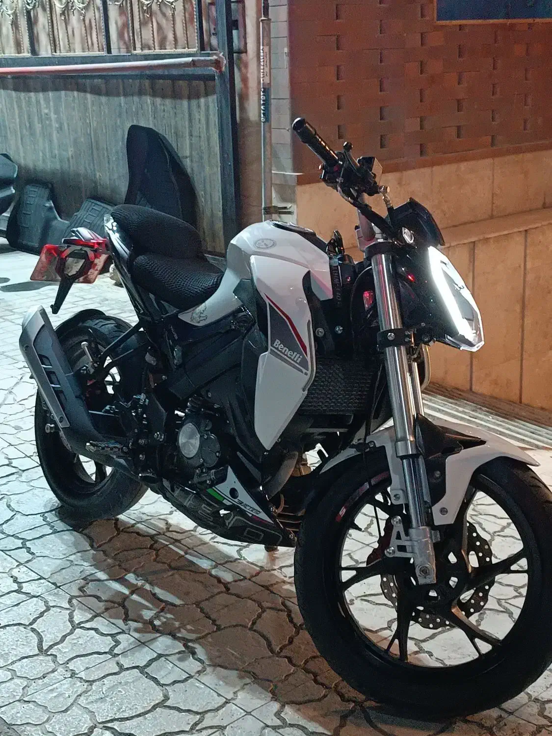 بنلی ۱۸۰s|موتورسیکلت|اسلام‌شهر, شهرک واوان|دیوار