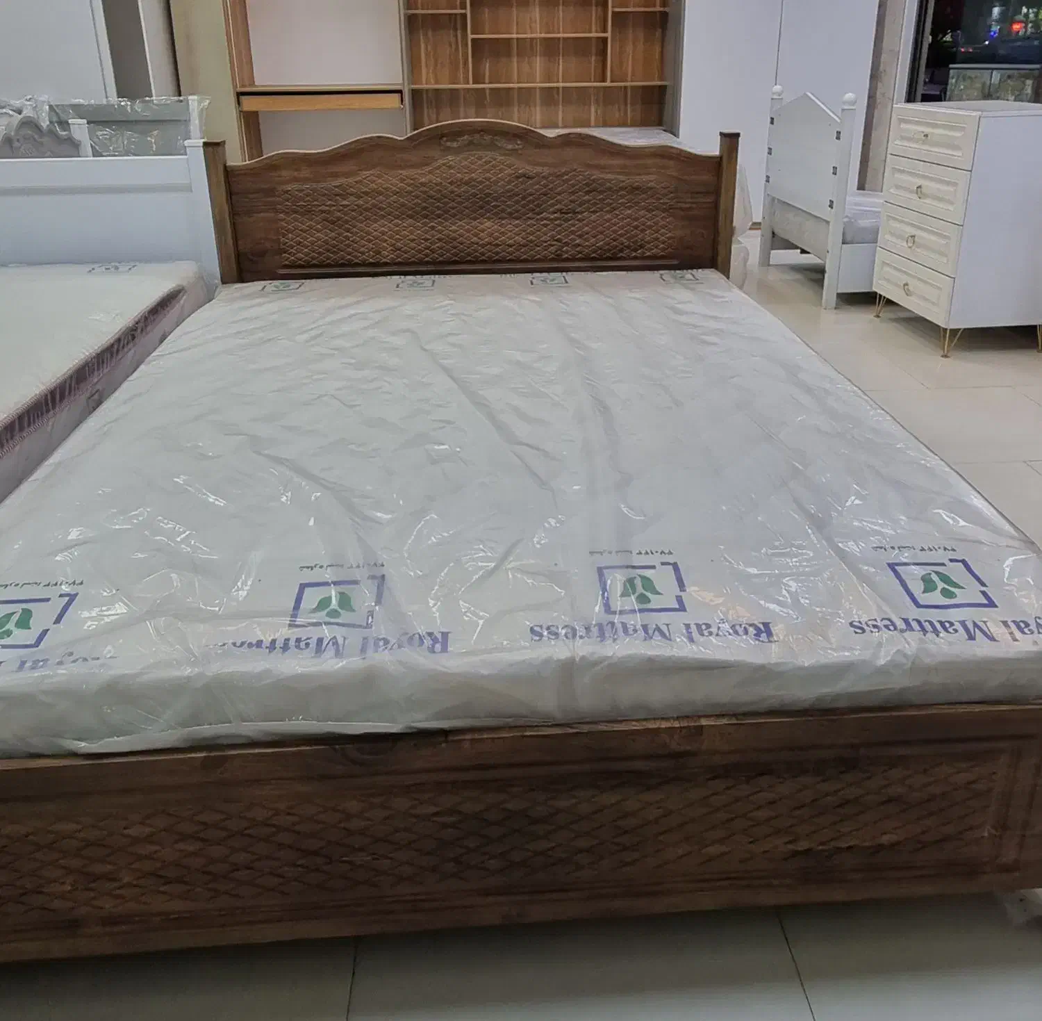 تخت/دونفره/۱۶۰باکفی چوبی|تخت و سرویس خواب|نسیم‌شهر, |دیوار