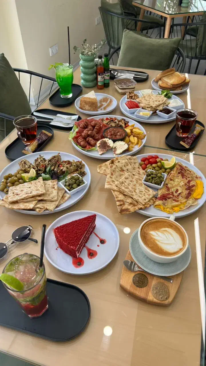 استخدام فوری آشپز فرنگی خانم و آقا|استخدام خدمات فروشگاه و رستوران|تهران, حسینآباد|دیوار