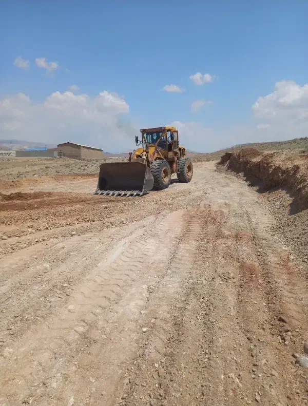 زمینی به متراژ ۲۰۰۰ متر کنار جاده اصلی.|اجارهٔ دفتر صنعتی، کشاورزی، تجاری|ایوانکی, |دیوار