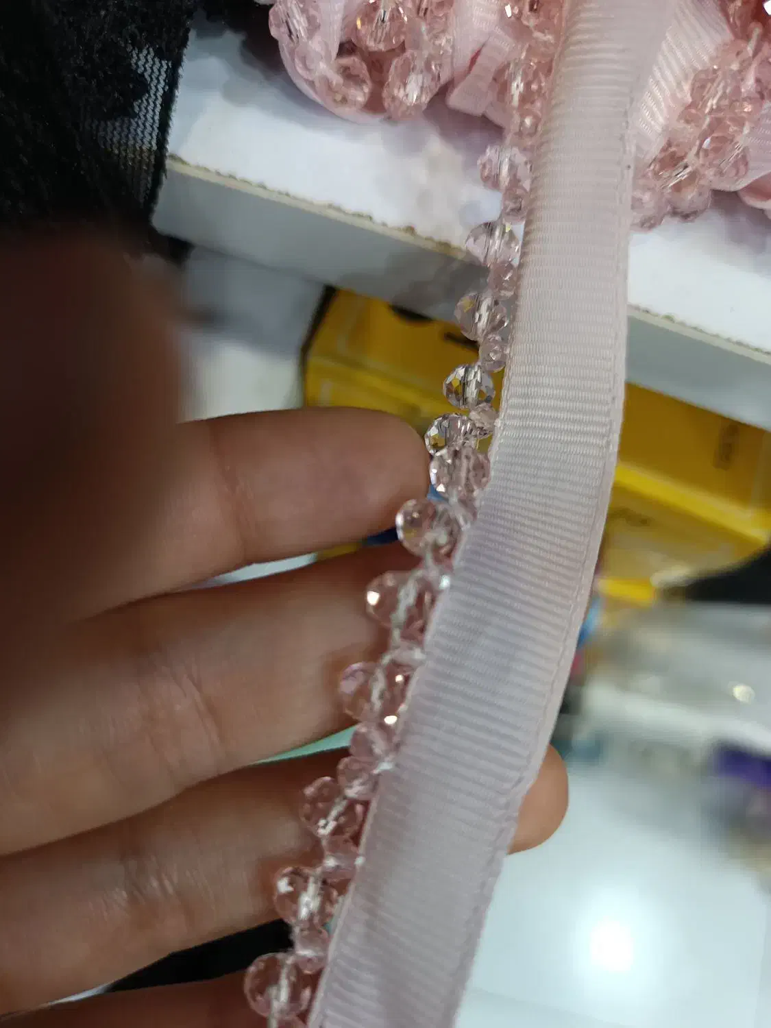 تحویل سفارش برای جواهر دوزی روی شال و روسری|لباس|رشت, دروازه لاکان|دیوار