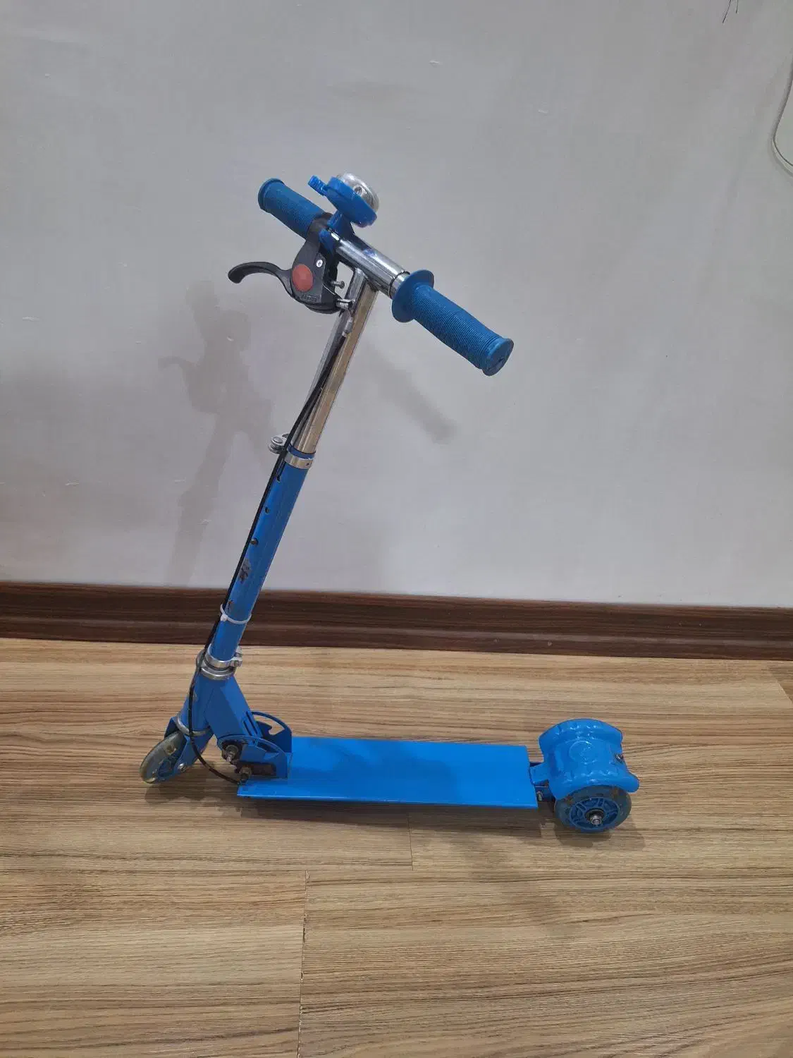 اسکوتر|دوچرخه، اسکیت، اسکوتر|دورود, |دیوار