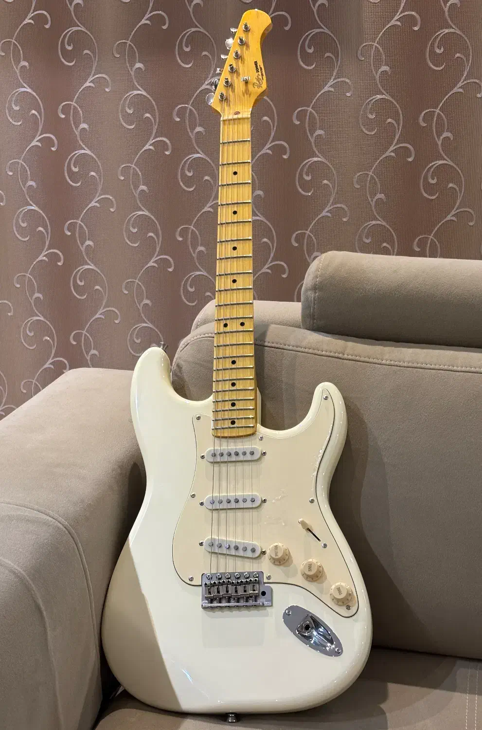 گیتار الکتریک با تمامی وسایل|گیتار، بیس، امپلیفایر|تهران, پونک|دیوار