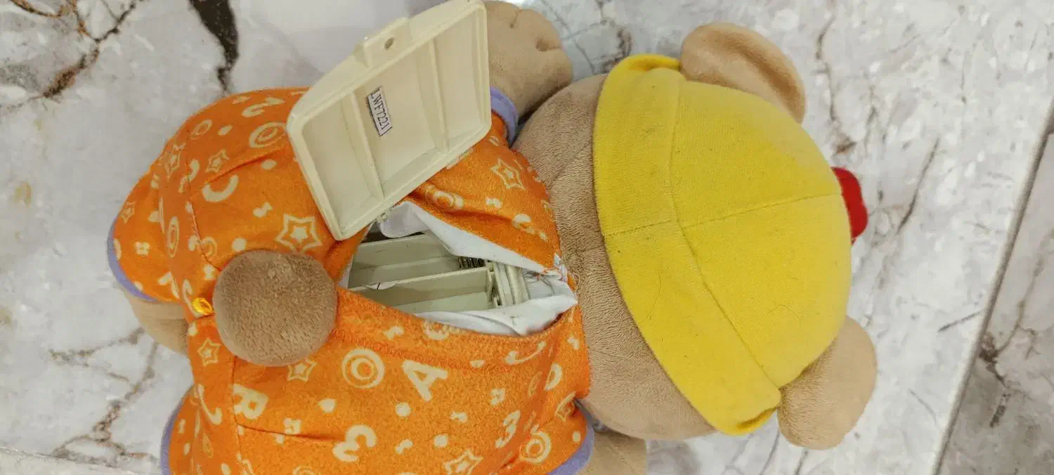 تعدادی عروسک|اسباب‌‌بازی|رشت, چمارسرا|دیوار