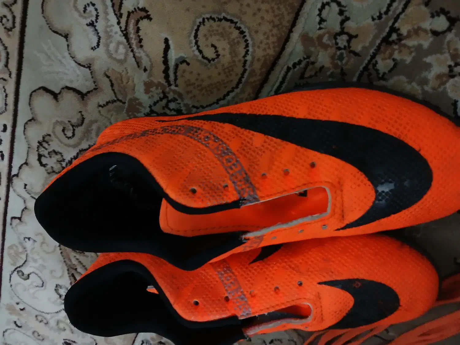 کفش|کیف، کفش، کمربند|قم, هنرستان|دیوار