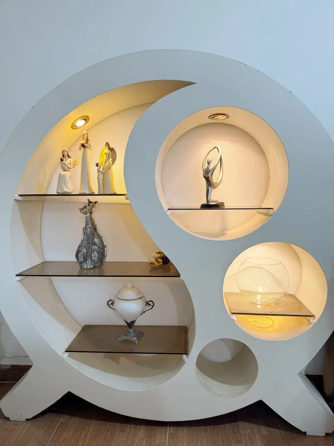 ویترین چوبی کاملا سالم با چراغ های سالم|بوفه، ویترین، کنسول|لاهیجان, کوی خزر|دیوار