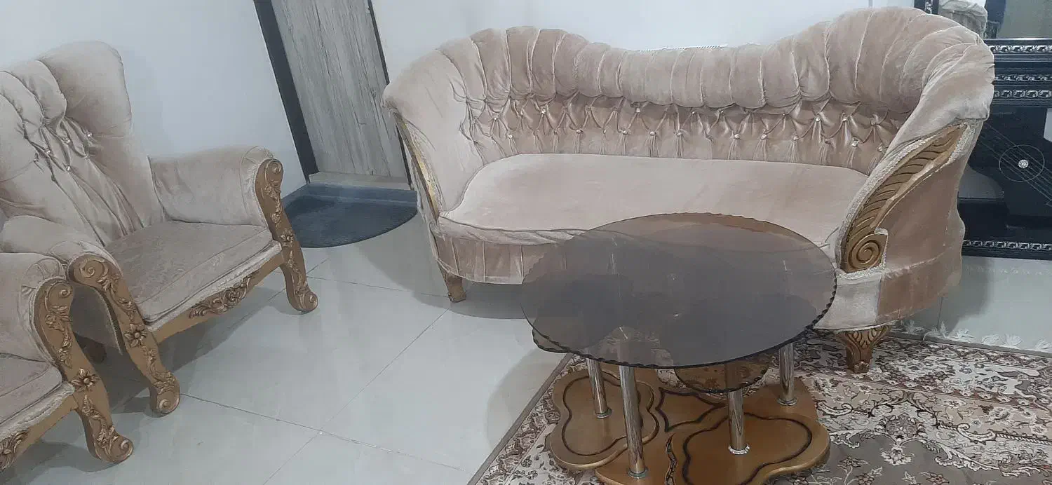 یک دست مبل ۷نفره با ۳ تا عسلی سالم|مبلمان خانگی و میز عسلی|تهران, شهرک ابوذر|دیوار