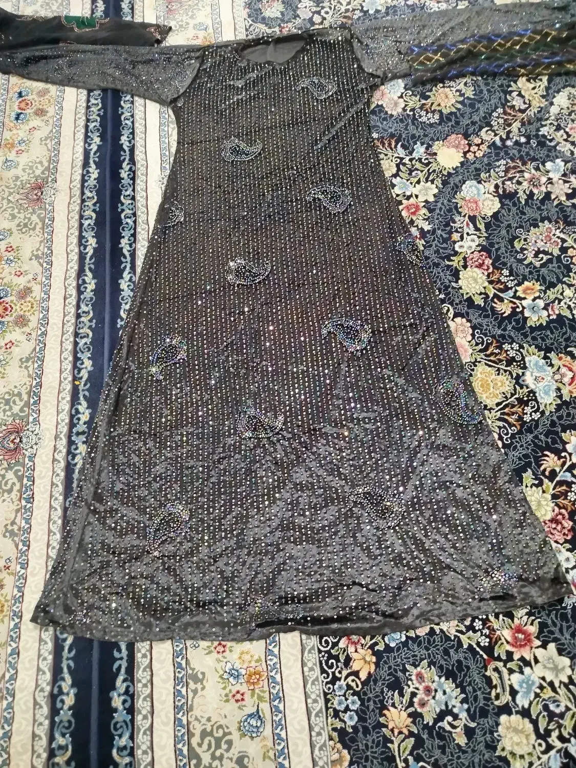 تعدادی لباس کوردی|لباس|کنگاور, |دیوار