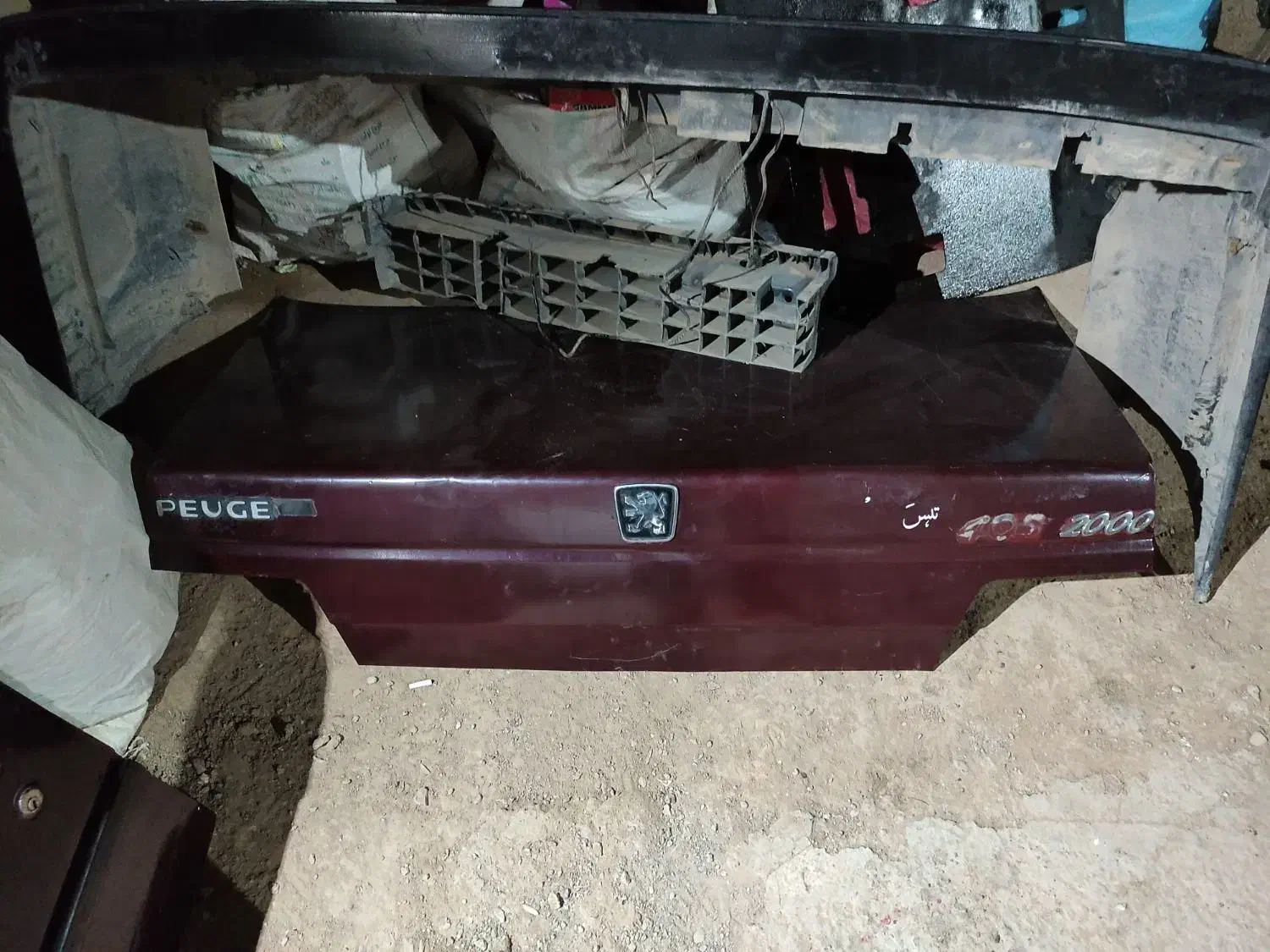 درب پژو گلگیر لاک های داخل صندلی|قطعات یدکی و لوازم جانبی|تربت جام, میان جام|دیوار