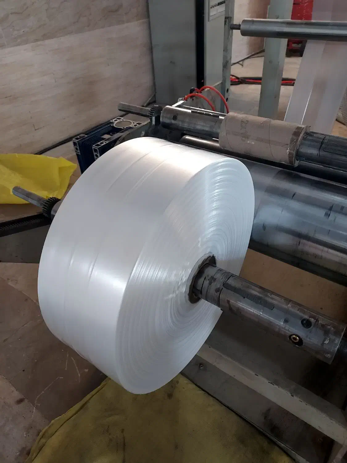 تولید و پخش انواع نایلکس رکابی و زباله|عمدهفروشی|قم, کوه سفید|دیوار