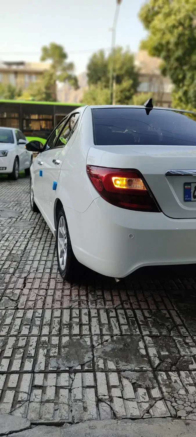 دنا پلاس 6 دنده (بدون توربو) مدل 403|خودرو سواری و وانت|کرمانشاه, |دیوار