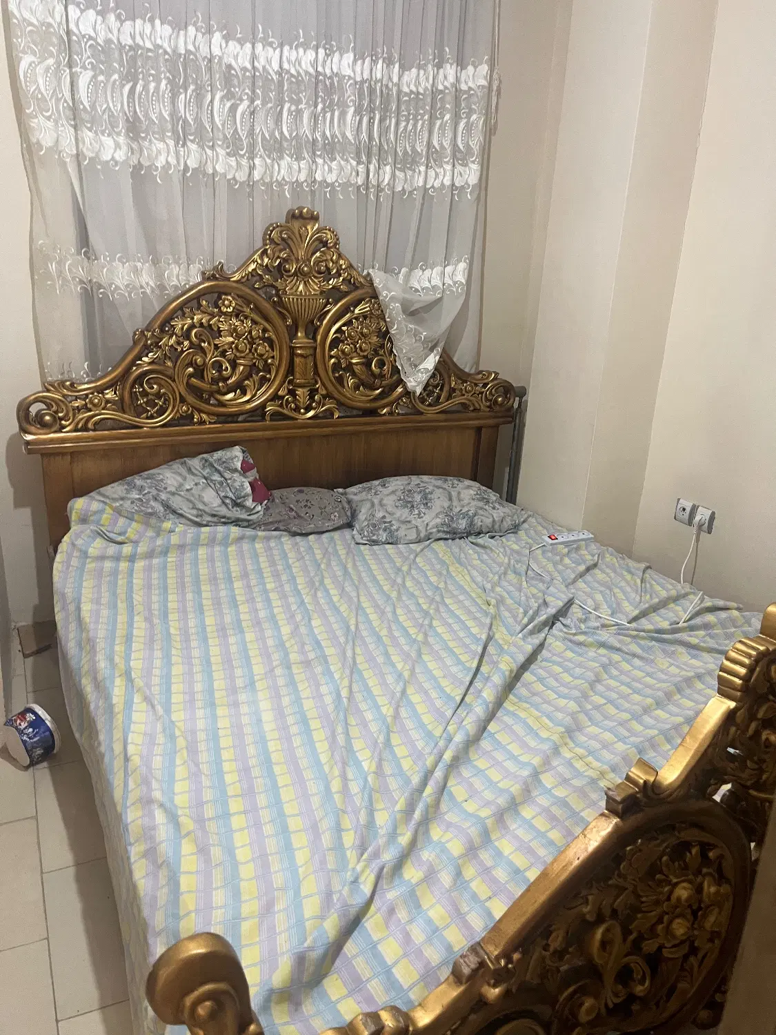 تخت|تخت و سرویس خواب|بندر انزلی, آذربایجان|دیوار
