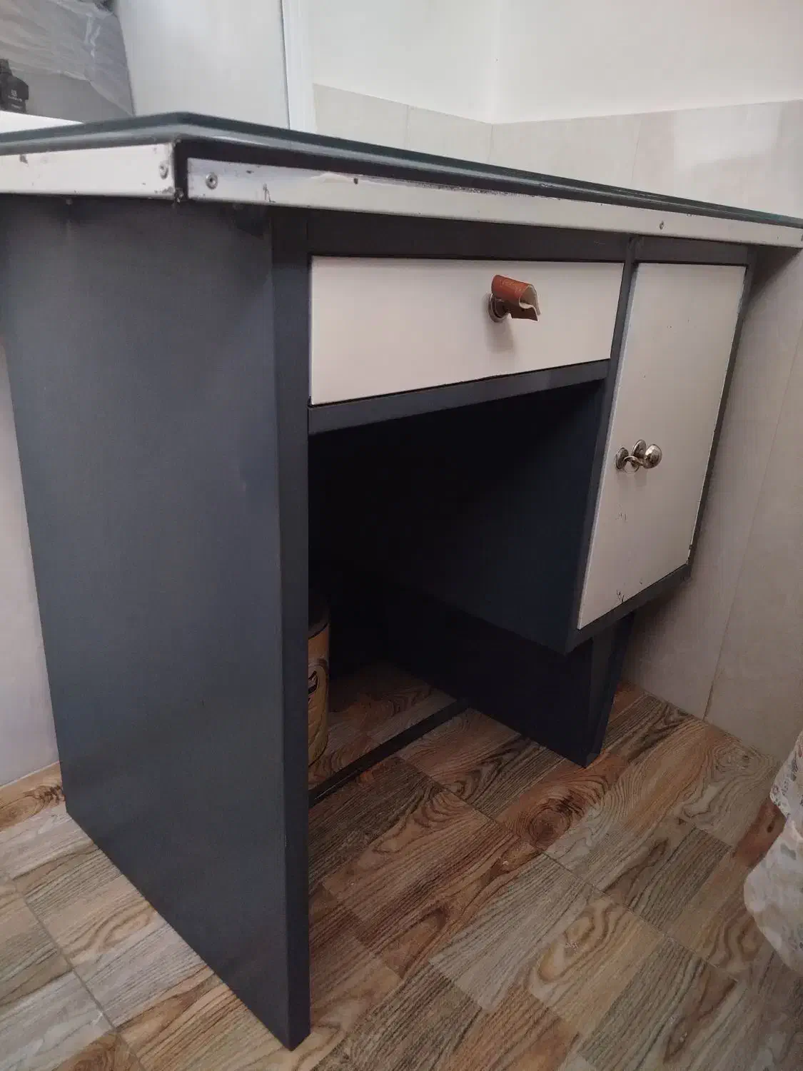 میز تحریر|میز تحریر و کامپیوتر|شیراز, شهرک کوشکک|دیوار