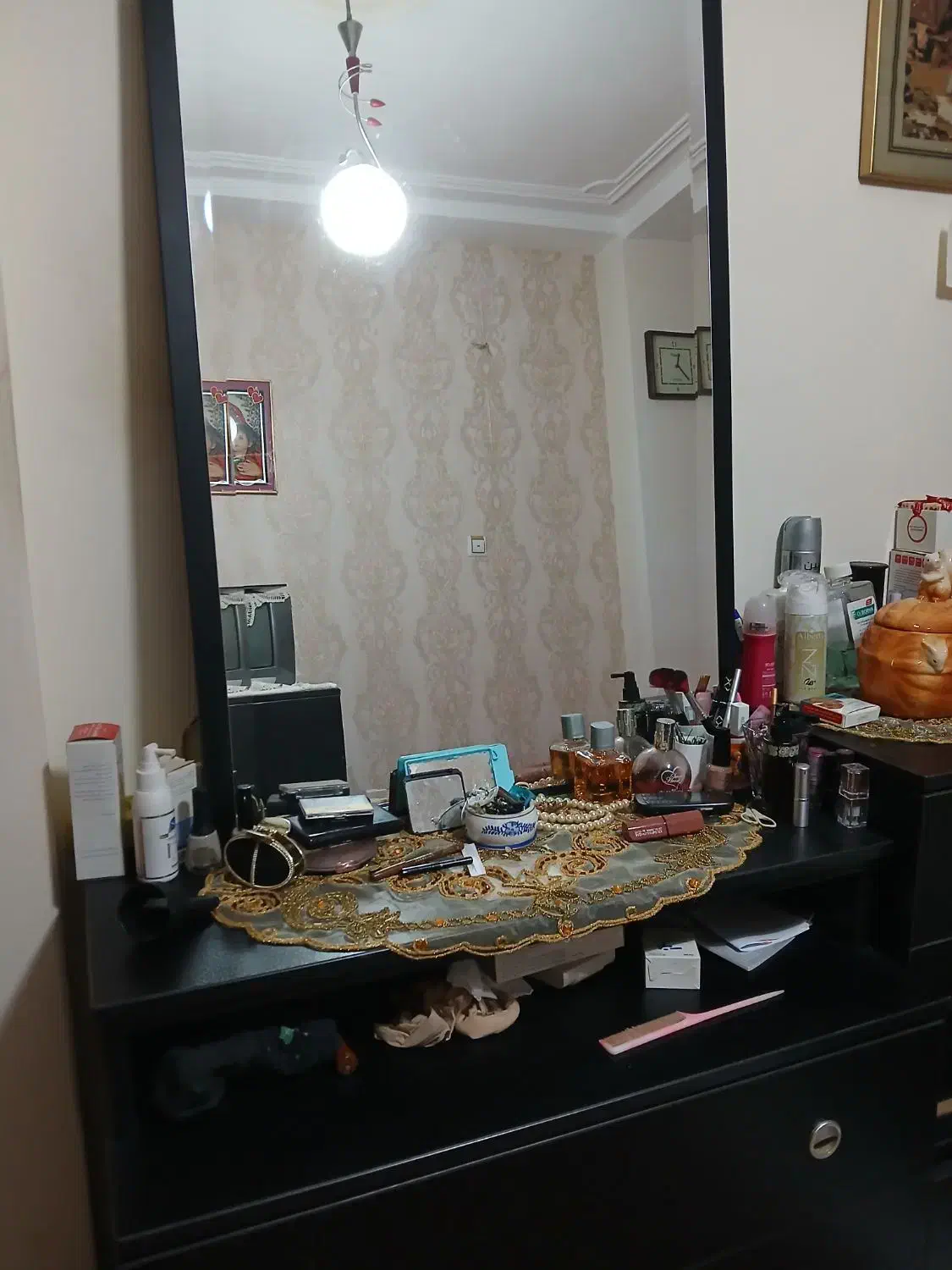 تخت خواب دو نفره به همراه میز آرایش|تخت و سرویس خواب|فومن, |دیوار