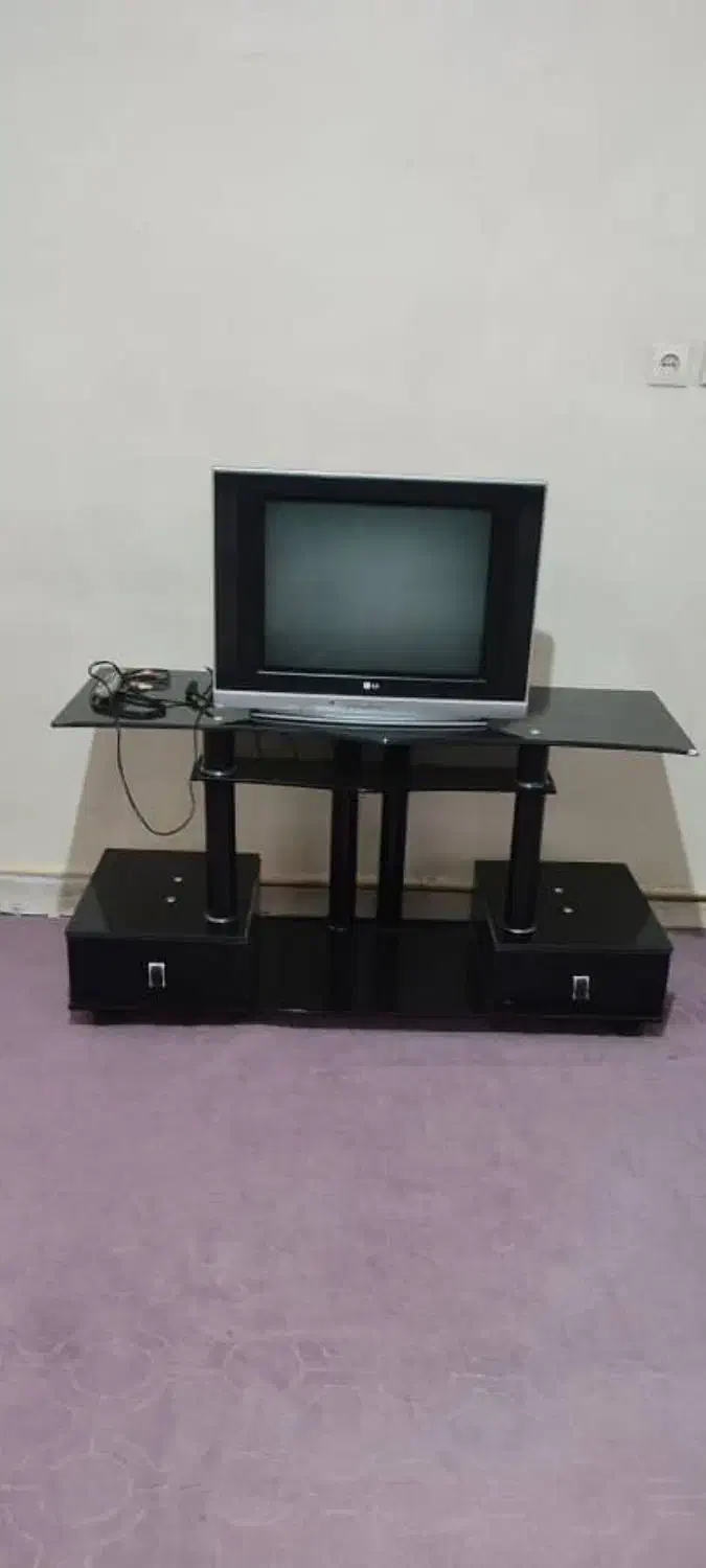 تلویزیون ال جی ۲۱ با میز|تلویزیون و پروژکتور|اصفهان, لیمجیر|دیوار