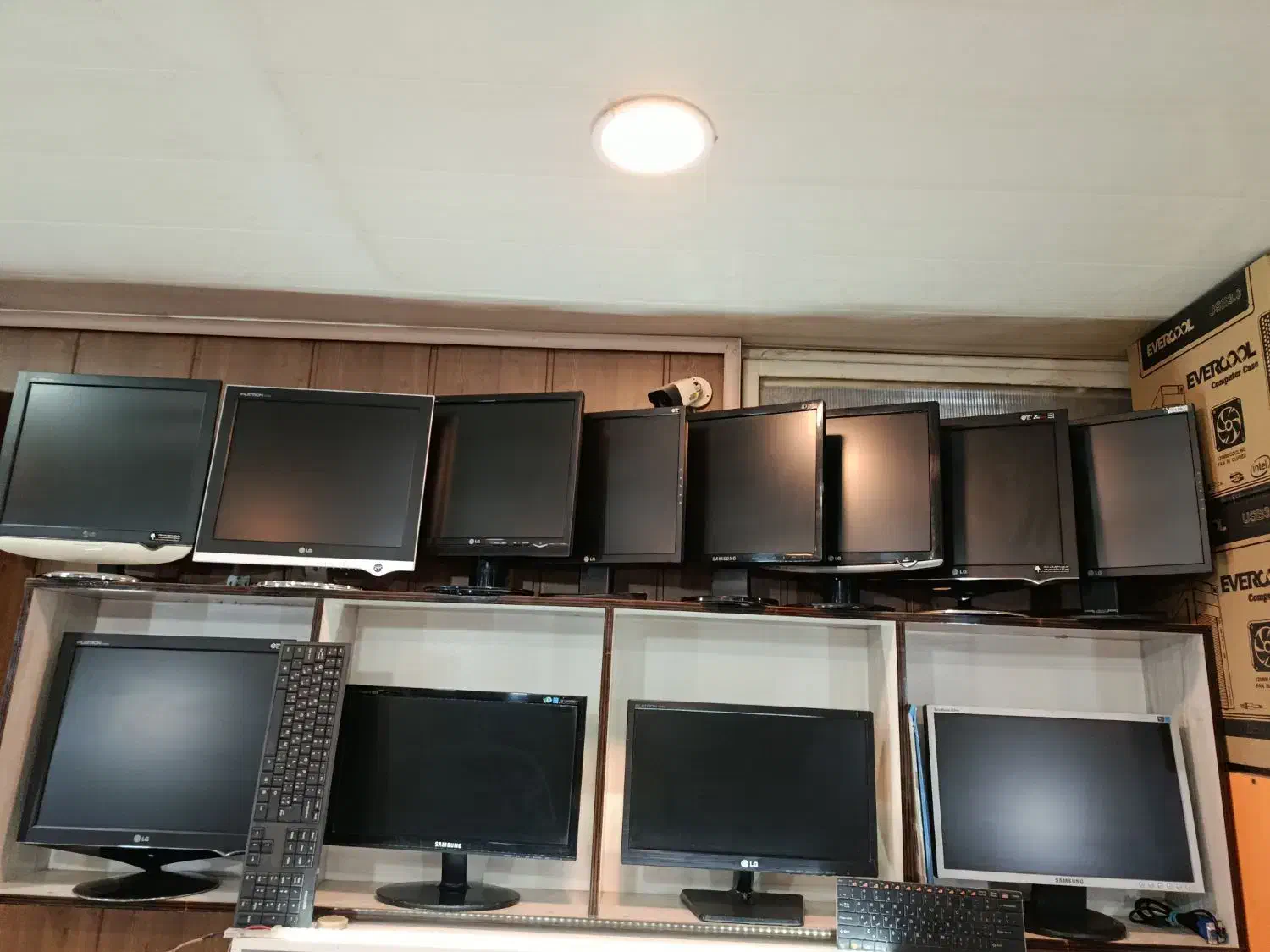 انواع مانیتور دوربین و کامپیوتر|قطعات و لوازم جانبی رایانه|مرند, |دیوار