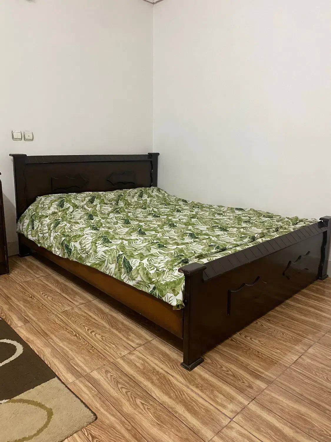 تخت دونفره چوبی  بدون تشک|تخت و سرویس خواب|فولادشهر, A4|دیوار