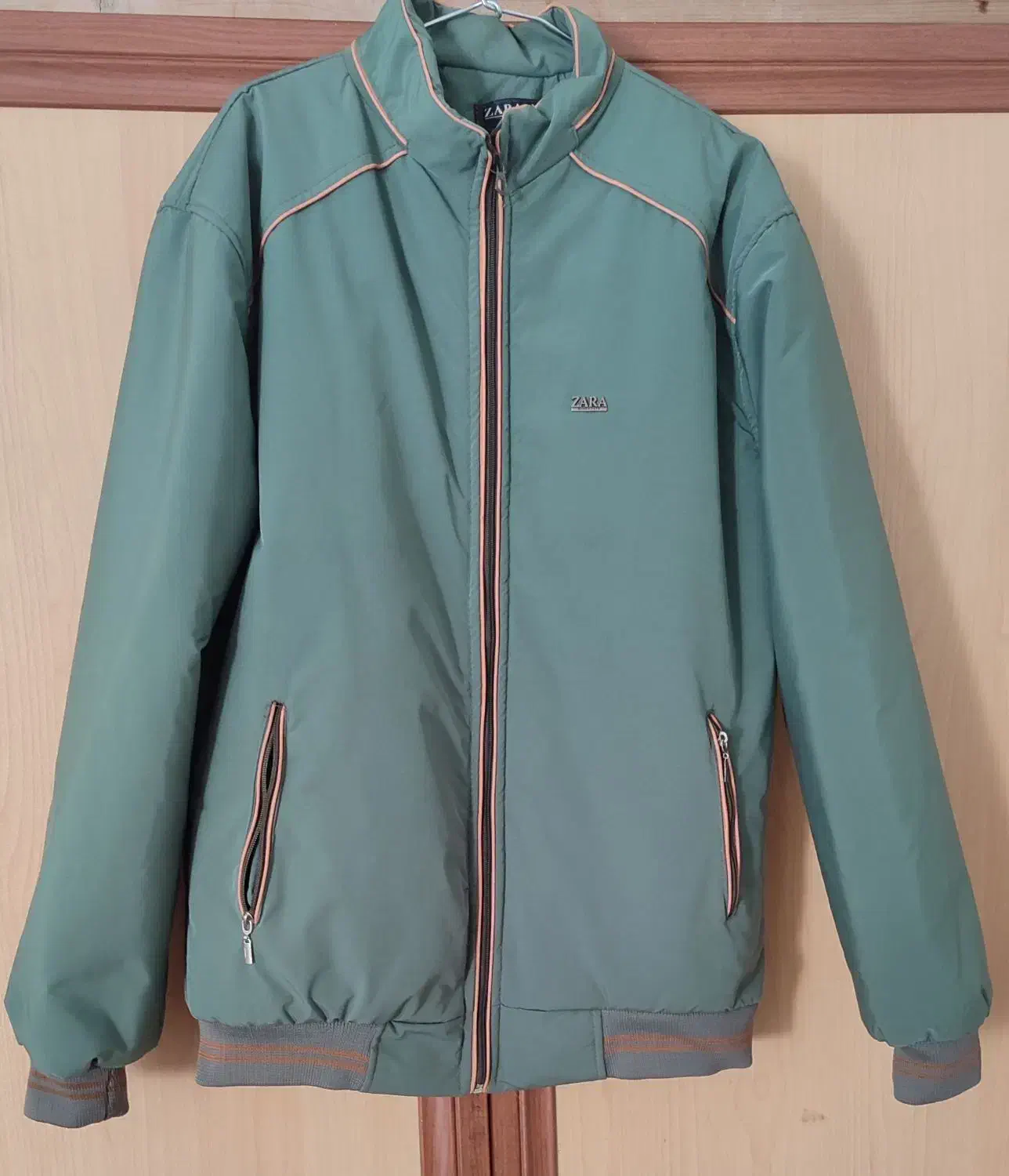 کاپشن مردانه نو و گرم داخل خز سفید|لباس|سورک, |دیوار