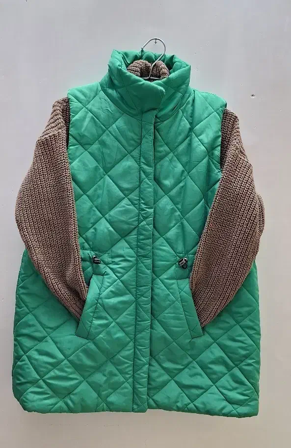 پافر سبز رنگ  بسیار زیبا و کاربردی|لباس|شیروان (خراسان), |دیوار