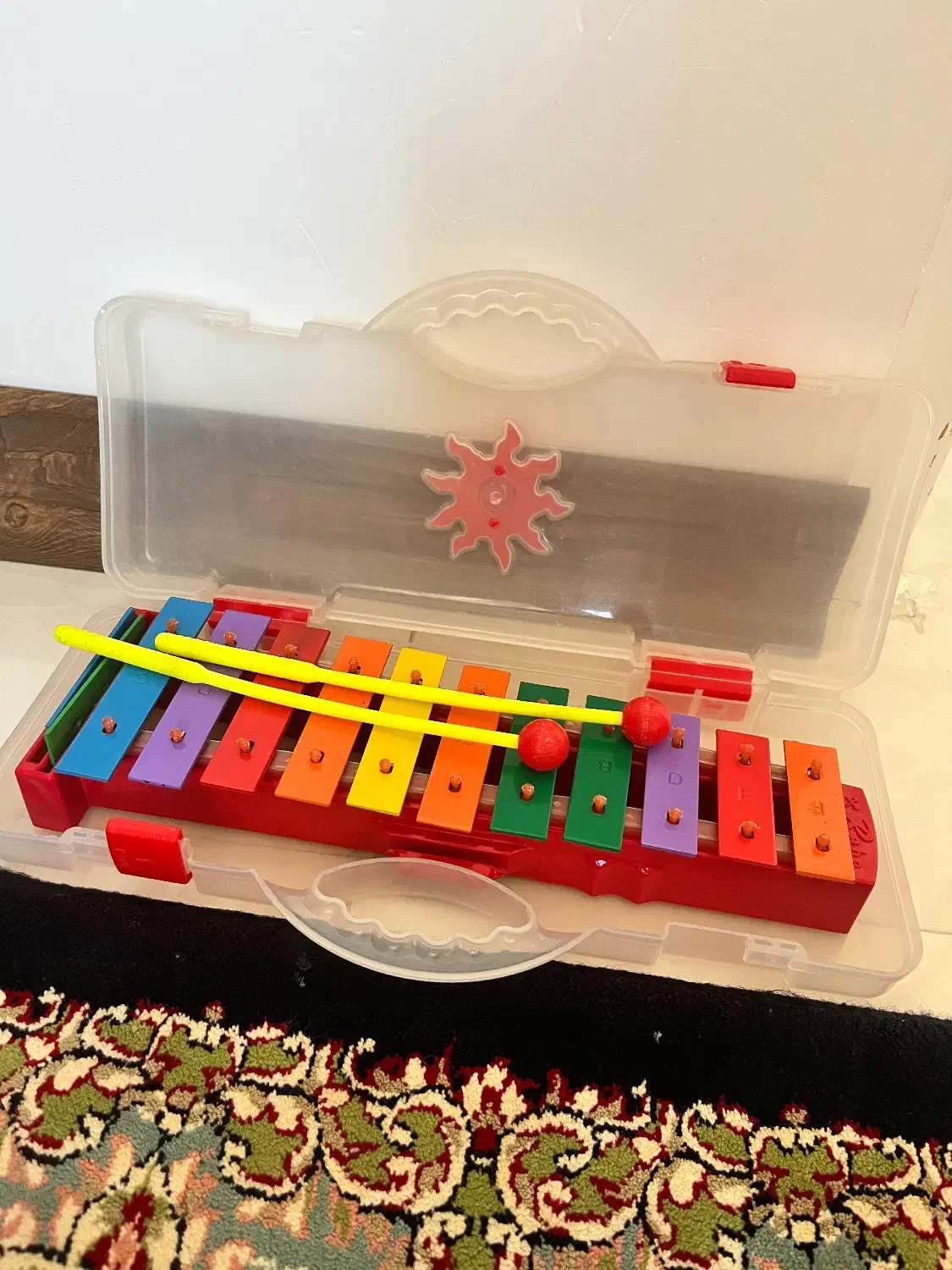 بلز سالم با جعبه|اسباببازی|بابل, |دیوار