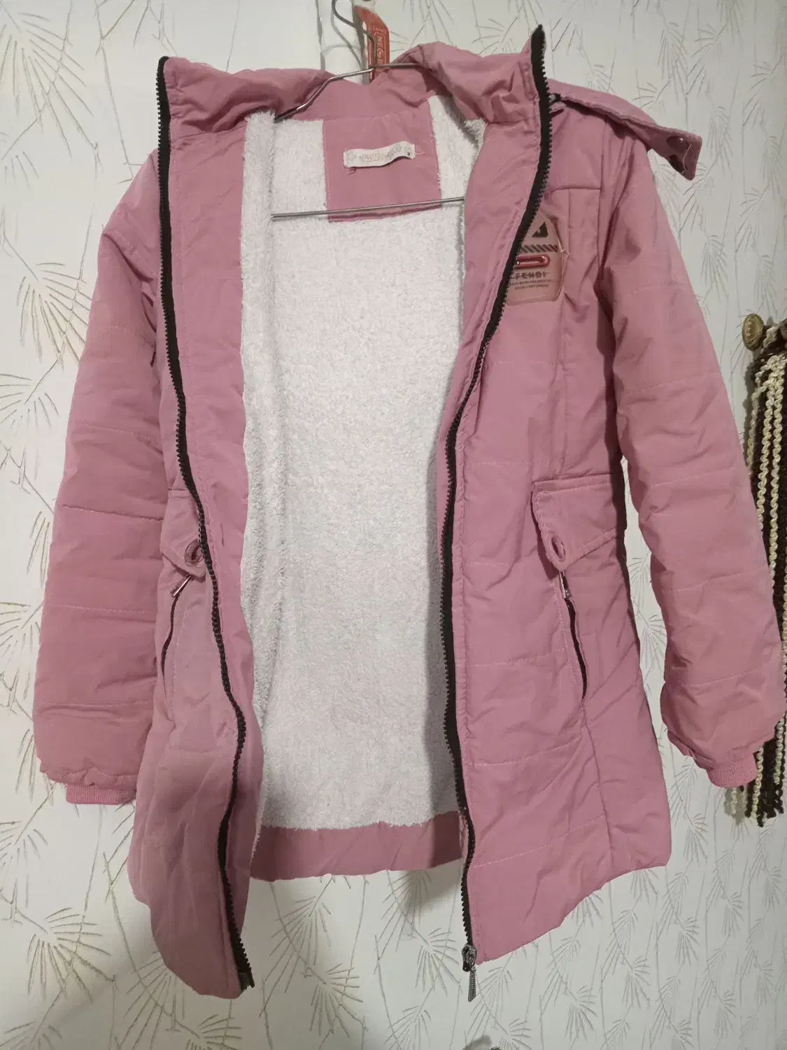 کاپشن دخترانه|لباس|مهاجران, |دیوار