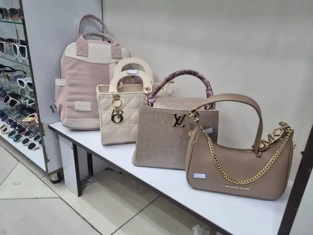 کیف|کیف، کفش، کمربند|شیراز, سیاه سنگ|دیوار